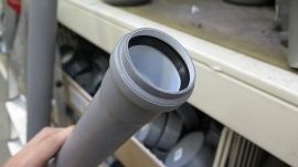 Трубы для канализации обязательно должны быть оснащены уплотнительной резинкой монтаж канализации в квартире своими руками